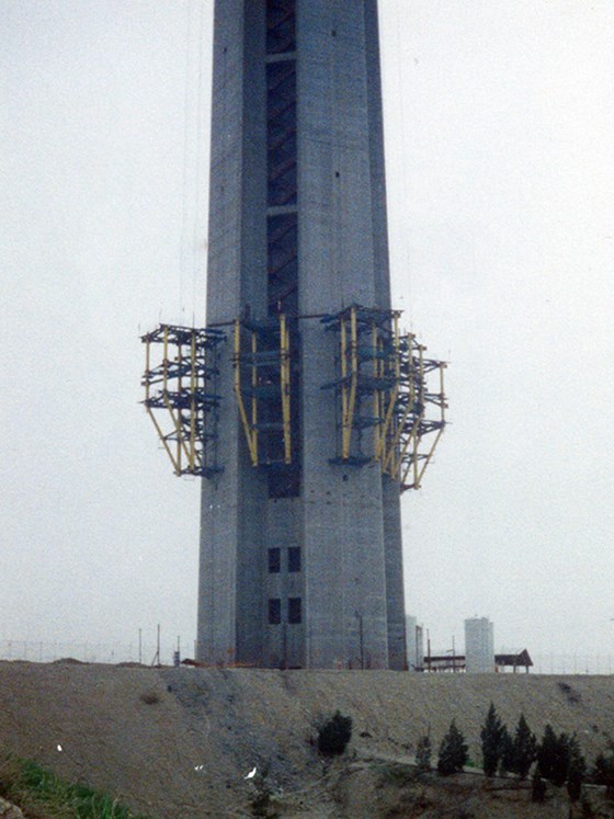 مرحله-اول-بالابری-سنگین-سازه-فلزی-برج-میلاد.jpg