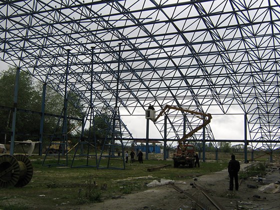 نصب-زیرسازی-پوشش-سازه-فضایی-چلیک-ورزشگاه-دانشگاه-نور.jpg