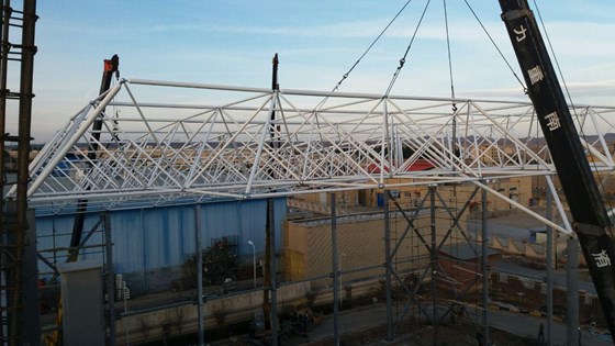 داروسازی سازه فضاکار سازه فضایی شرکت سان افق نور چلیک سقف سالن (4).jpg