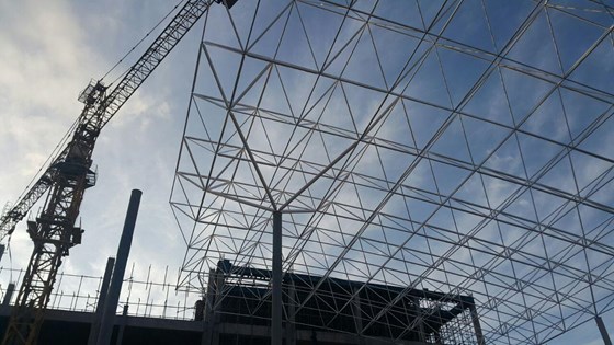 داروسازی سازه فضاکار سازه فضایی شرکت سان افق نور چلیک سقف سالن (9).jpg