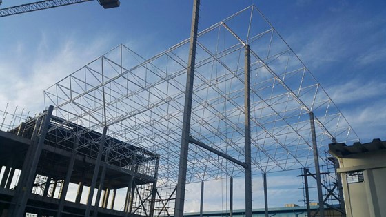 داروسازی سازه فضاکار سازه فضایی شرکت سان افق نور چلیک سقف سالن (10).jpg